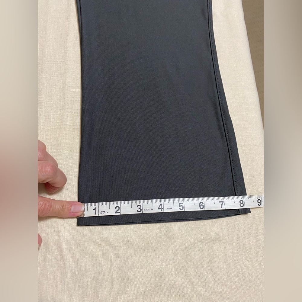 Nike Fit Dry Black Cropped Workout Pants in Size Medium. - Picture 9 of 9